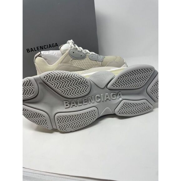 Athletic_Shoes